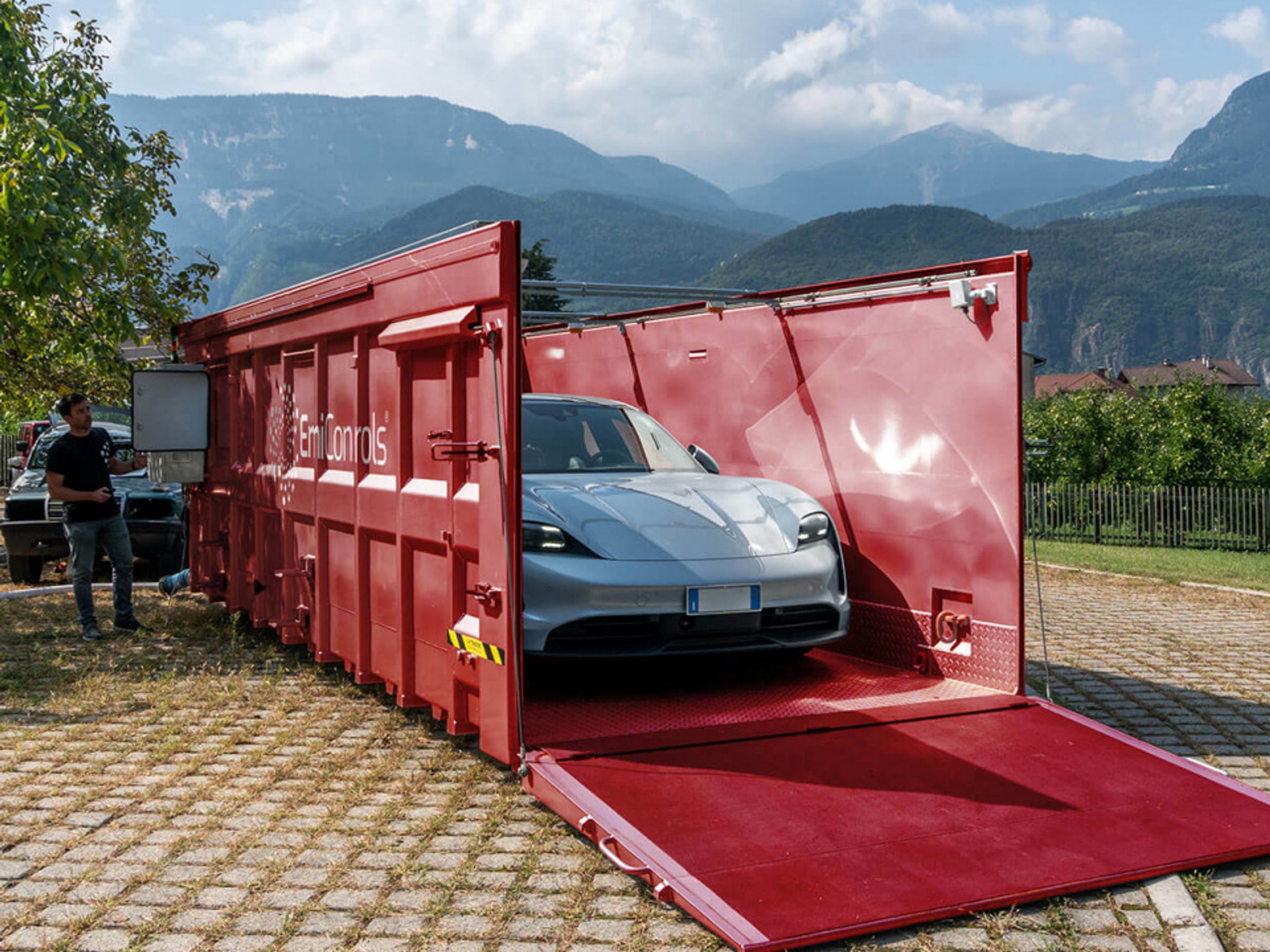 EmiControls e Porsche Italia lanciano i Container di isolamento per ...